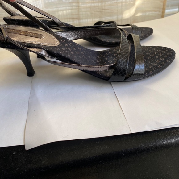 LOUIS VUITTON BLACK LEATHER ANKLE STRAP SANDALS HEELS 37-7 HEELS LV MONOGRAM - Picture 14 of 16